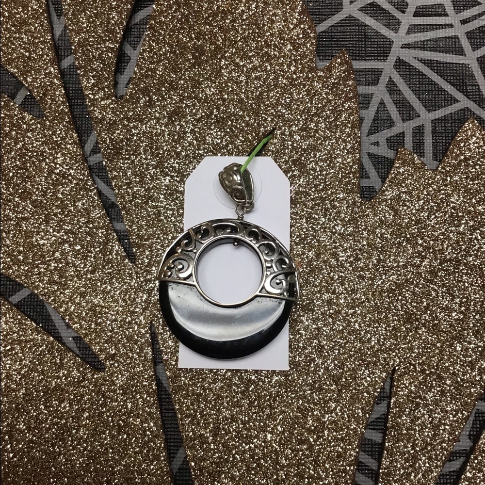 Pendant Slide silver black nice detail great with many different colors.